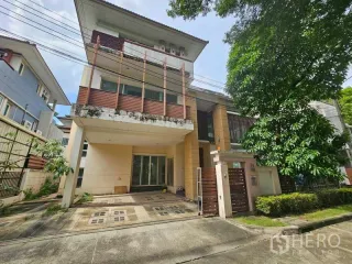 For sale 5 bedrooms townhouse in Bueng Kum, Bangkok