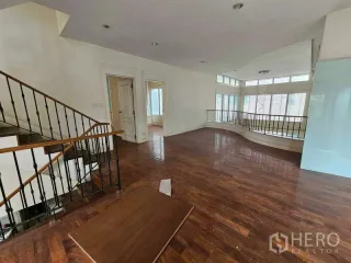 For sale 5 bedrooms townhouse in Bueng Kum, Bangkok