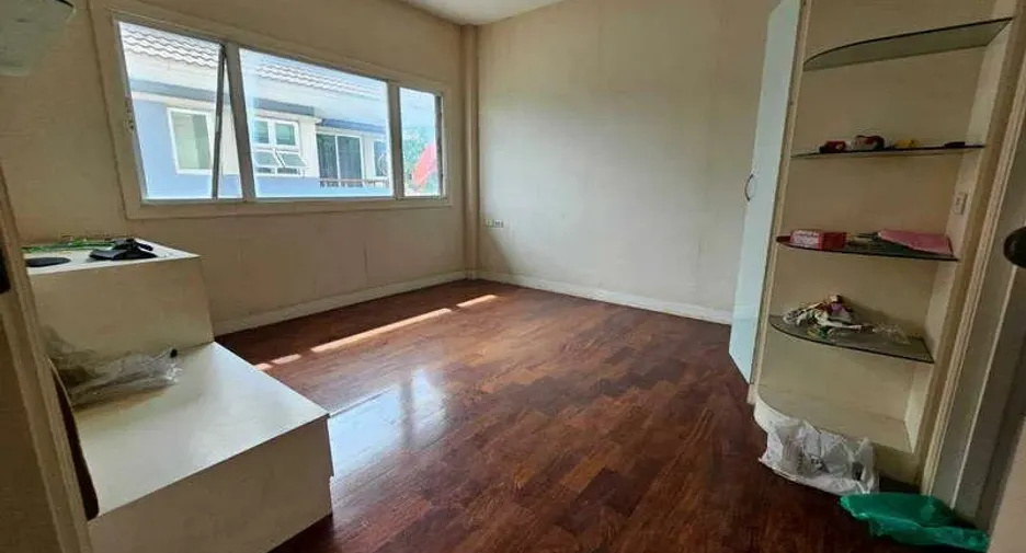 For sale 5 bedrooms townhouse in Bueng Kum, Bangkok
