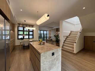 For sale 4 bed townhouse in Watthana, Bangkok