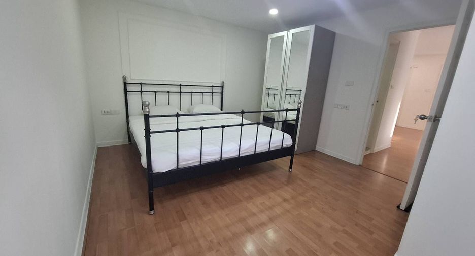 For sale 2 bed condo in Huai Khwang, Bangkok