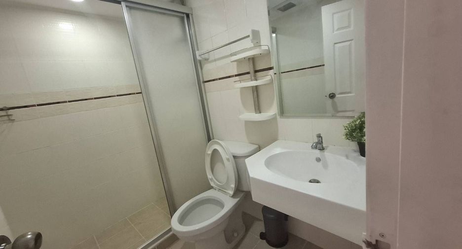 For sale 2 bed condo in Huai Khwang, Bangkok
