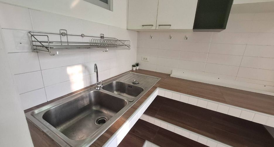 For sale 2 bed condo in Huai Khwang, Bangkok