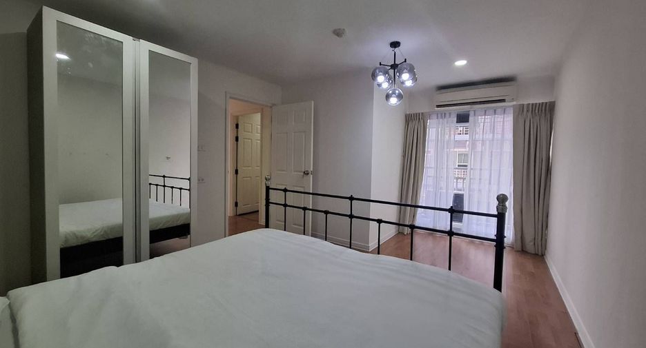 For sale 2 bed condo in Huai Khwang, Bangkok