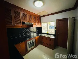 For rent 4 bed townhouse in Watthana, Bangkok