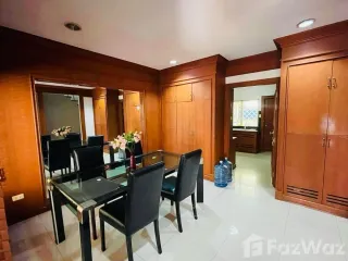 For rent 4 bed townhouse in Watthana, Bangkok