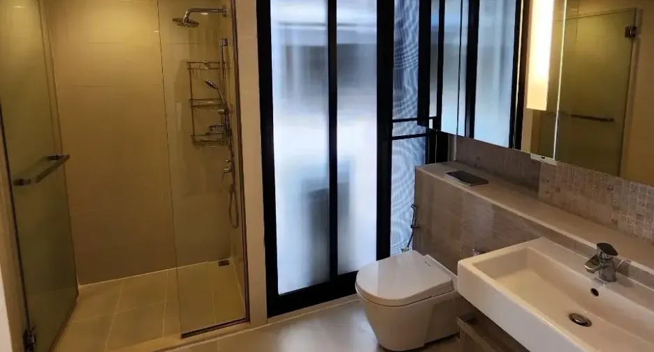 For rent 1 bed condo in Khlong Toei, Bangkok