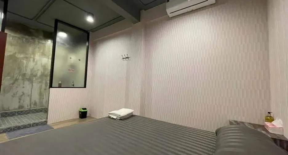 For rent 12 bedrooms retail Space in Lat Phrao, Bangkok