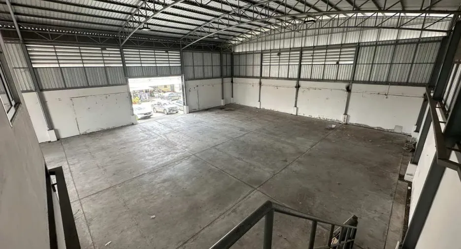 For rent warehouse in Lat Lum Kaeo, Pathum Thani
