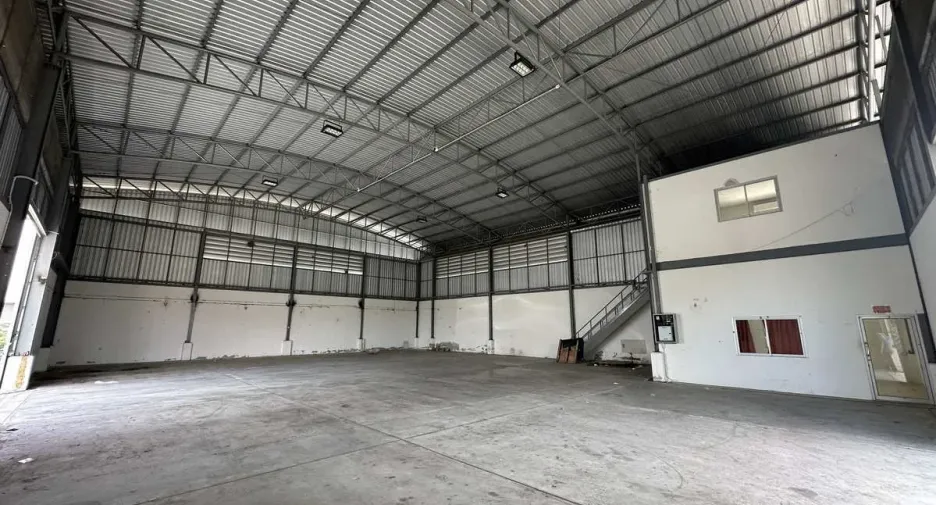 For rent warehouse in Lat Lum Kaeo, Pathum Thani