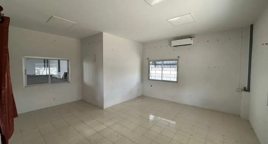 For rent warehouse in Lat Lum Kaeo, Pathum Thani