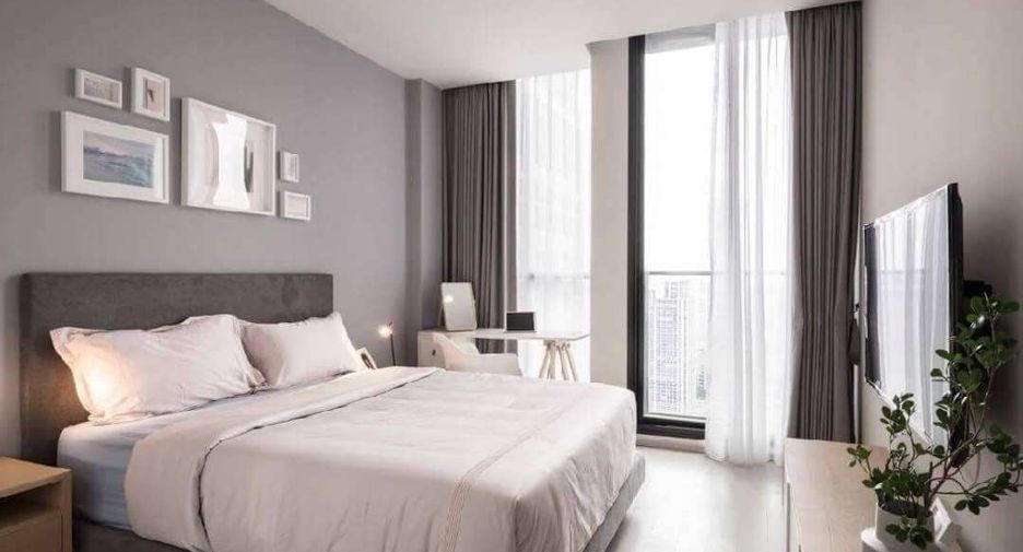 For rent 3 bedrooms condo in Pathum Wan, Bangkok