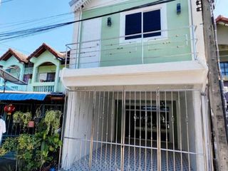 For sale 3 bed townhouse in Mueang Samut Sakhon, Samut Sakhon