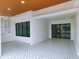 For sale 2 bed townhouse in Ban Phaeo, Samut Sakhon