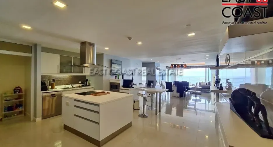 For rent 3 bedrooms condo in Jomtien, Pattaya