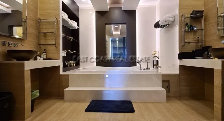 For rent 3 bedrooms condo in Jomtien, Pattaya