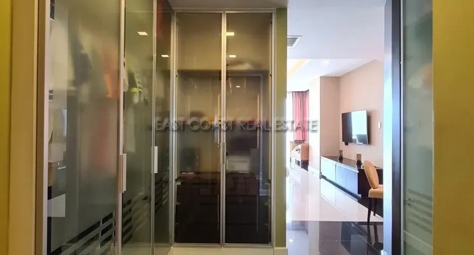 For rent 3 bedrooms condo in Jomtien, Pattaya