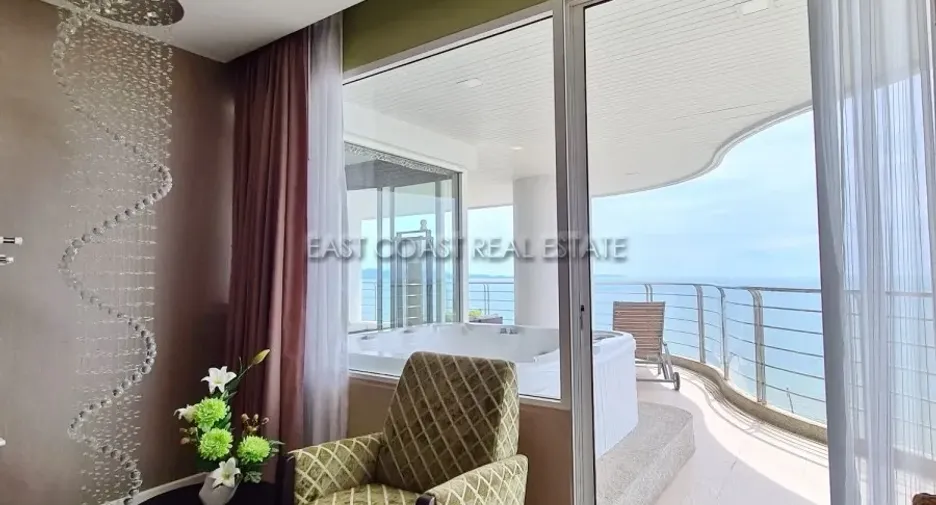For rent 3 bedrooms condo in Jomtien, Pattaya