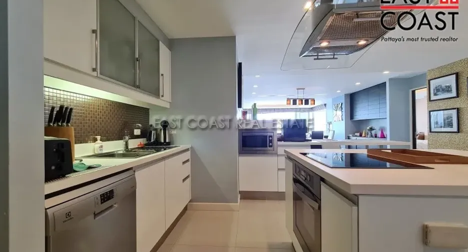 For rent 3 bedrooms condo in Jomtien, Pattaya