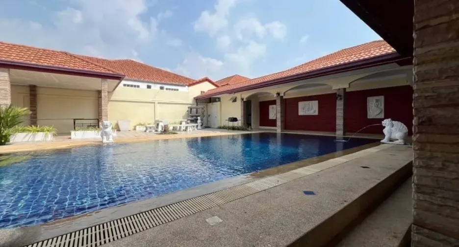 For rent and for sale 4 bedrooms house in Bang Lamung, Chonburi