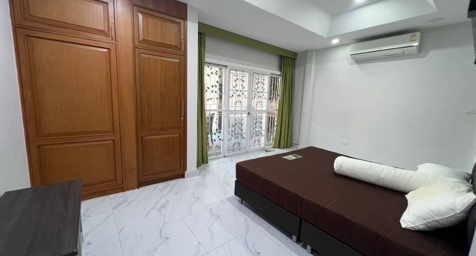 出租 和 出售 4 卧室 独立屋 在 Bang Lamung, Chon Buri