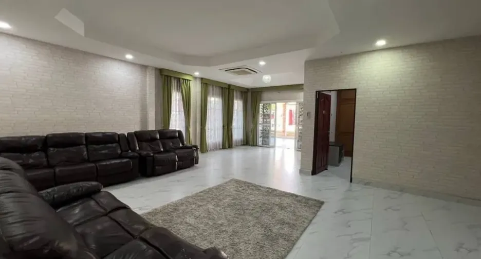 For rent and for sale 4 bedrooms house in Bang Lamung, Chonburi