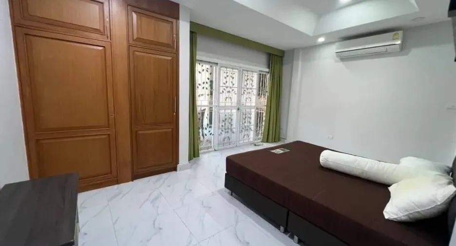 For rent and for sale 4 bedrooms house in Bang Lamung, Chonburi