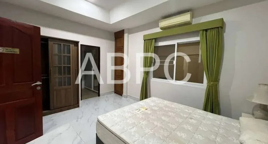 For rent and for sale 4 bedrooms house in Bang Lamung, Chonburi