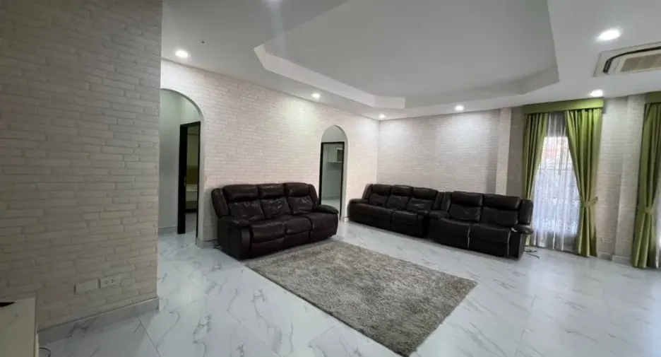 For rent and for sale 4 bedrooms house in Bang Lamung, Chonburi