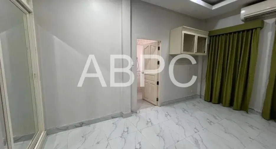 For rent and for sale 4 bedrooms house in Bang Lamung, Chonburi