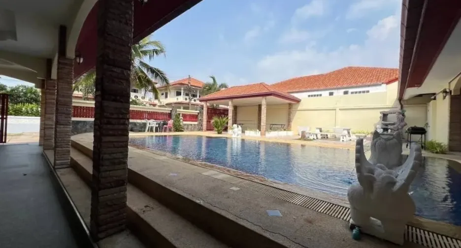 For rent and for sale 4 bedrooms house in Bang Lamung, Chonburi