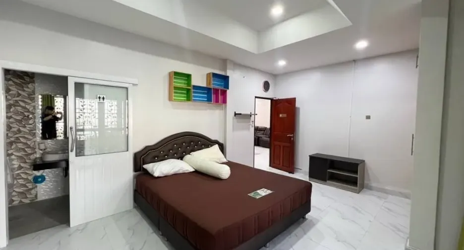 For rent and for sale 4 bedrooms house in Bang Lamung, Chonburi