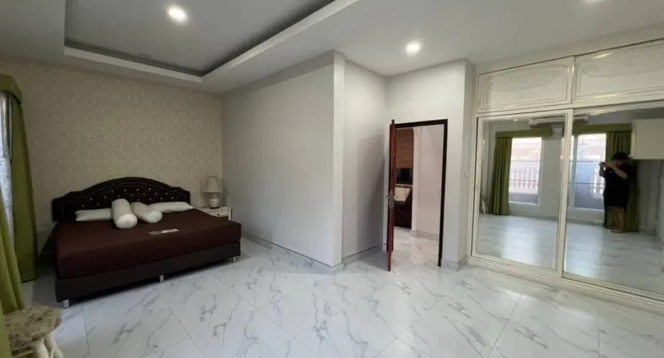 For rent and for sale 4 bedrooms house in Bang Lamung, Chonburi