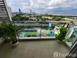 For rent 2 bed condo in Huai Khwang, Bangkok