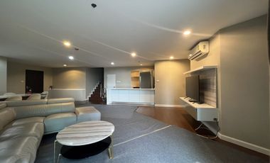 For rent 5 Beds condo in Huai Khwang, Bangkok