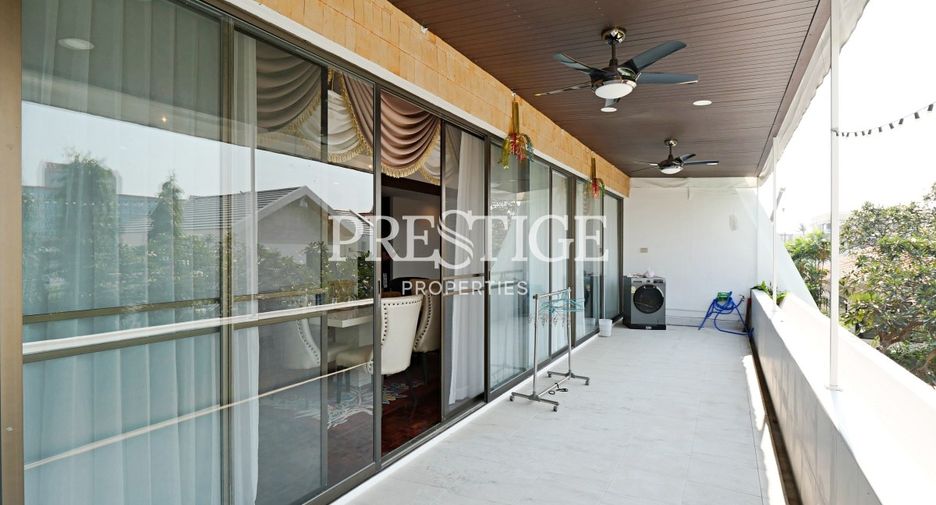 For rent 3 bedrooms condo in Bang Lamung, Chonburi