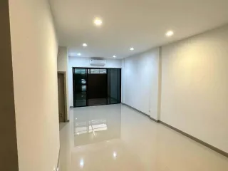 For rent office in Lat Phrao, Bangkok