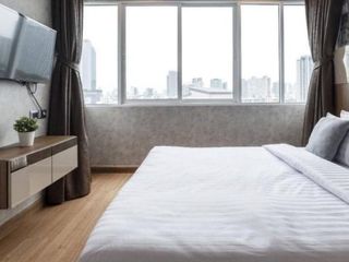 For rent 2 bed condo in Huai Khwang, Bangkok
