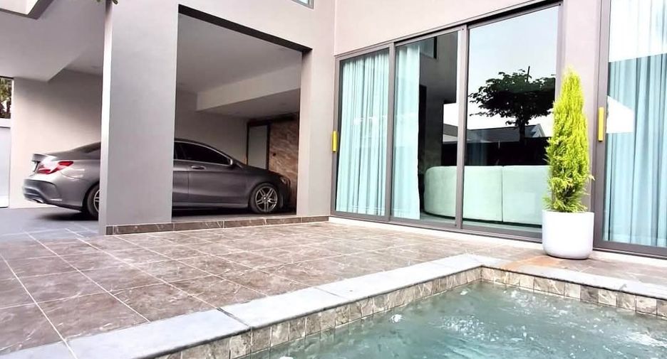 For sale 4 bed villa in Bang Lamung, Chonburi