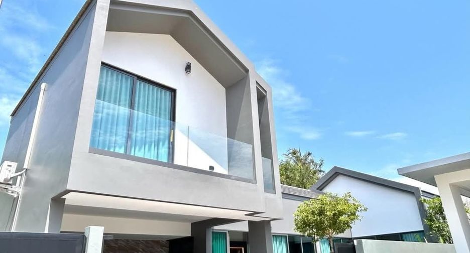 For sale 4 bed villa in Bang Lamung, Chonburi