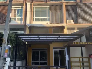 For rent 5 bed retail Space in Mueang Chiang Mai, Chiang Mai