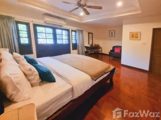 For sale 4 bed townhouse in Hua Hin, Prachuap Khiri Khan