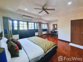 For sale 4 bed townhouse in Hua Hin, Prachuap Khiri Khan