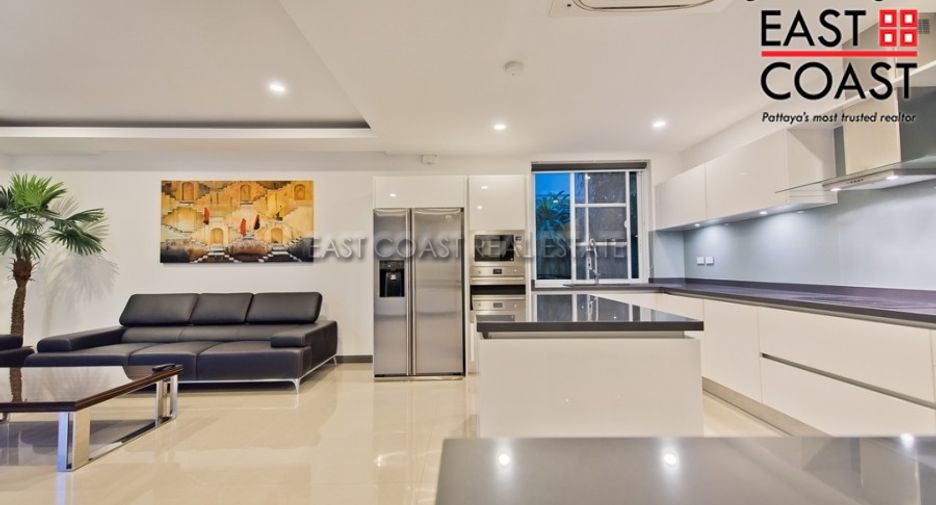 Casa en alquiler de 5 habitaciones en Bang Lamung, Chonburi