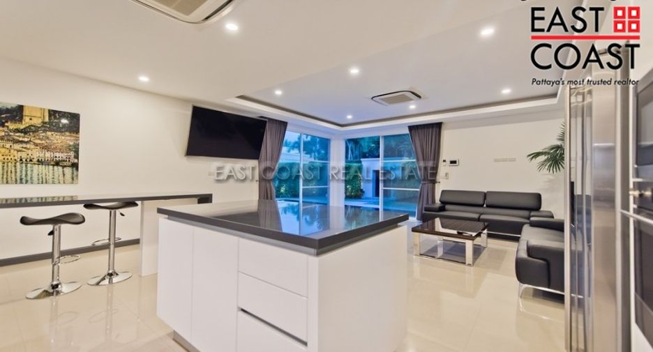 Casa en alquiler de 5 habitaciones en Bang Lamung, Chonburi
