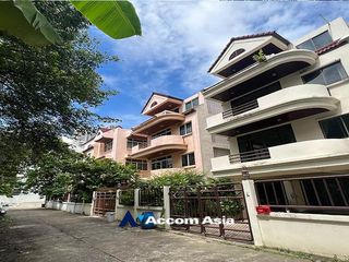 For rent 4 Beds house in Watthana, Bangkok