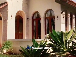 For sale 2 Beds house in Phra Khanong, Bangkok