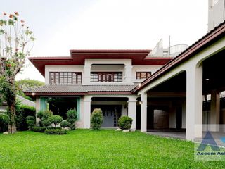 For rent そして for sale 5 Beds house in Phra Khanong, Bangkok