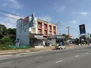 For sale 4 bed townhouse in East Pattaya, Pattaya