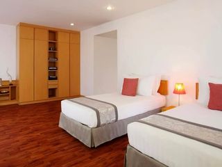 For rent 4 bed hotel in Watthana, Bangkok